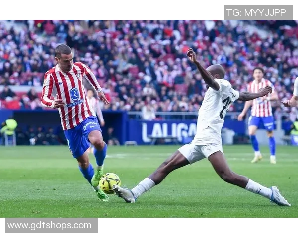 足球明星队精彩对战集锦视频全览带你领略足球魅力与激情瞬间